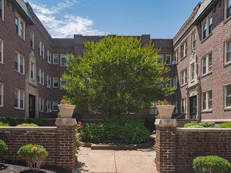 Shirley Court — Photo 10
