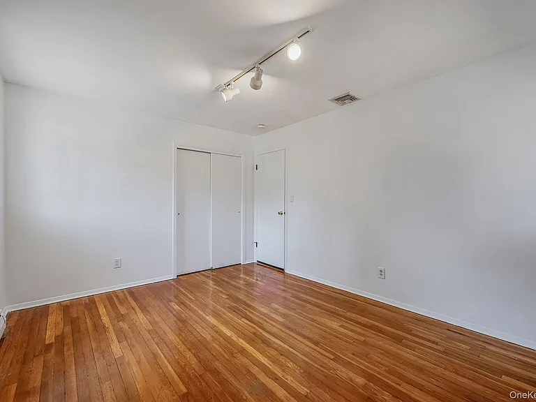23 Princeton Dr — Photo 28
