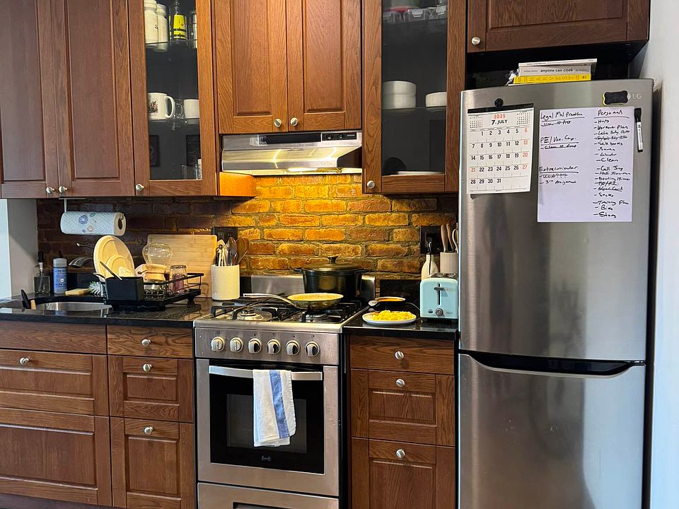 2nd image of 1079 Manhattan Ave APT 7