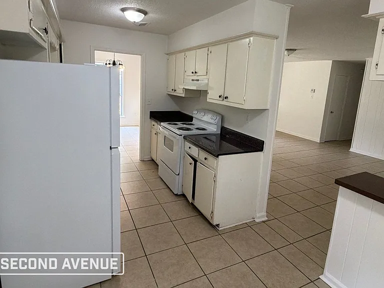 5052 Cedrick Ave — Photo 8