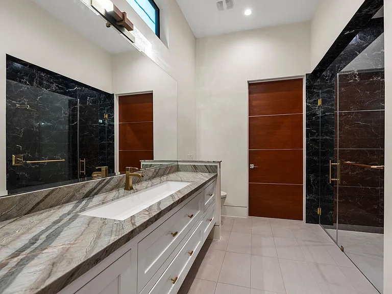 3002 Ferndale St — Photo 17