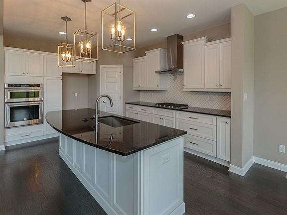 2nd image of 5829 Oakmont Blvd