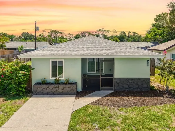 1040 Hope St, Venice, FL 34285