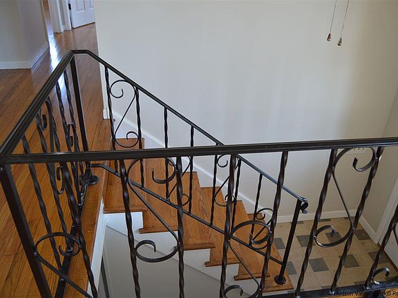 4th image of 30 Frederick Dr