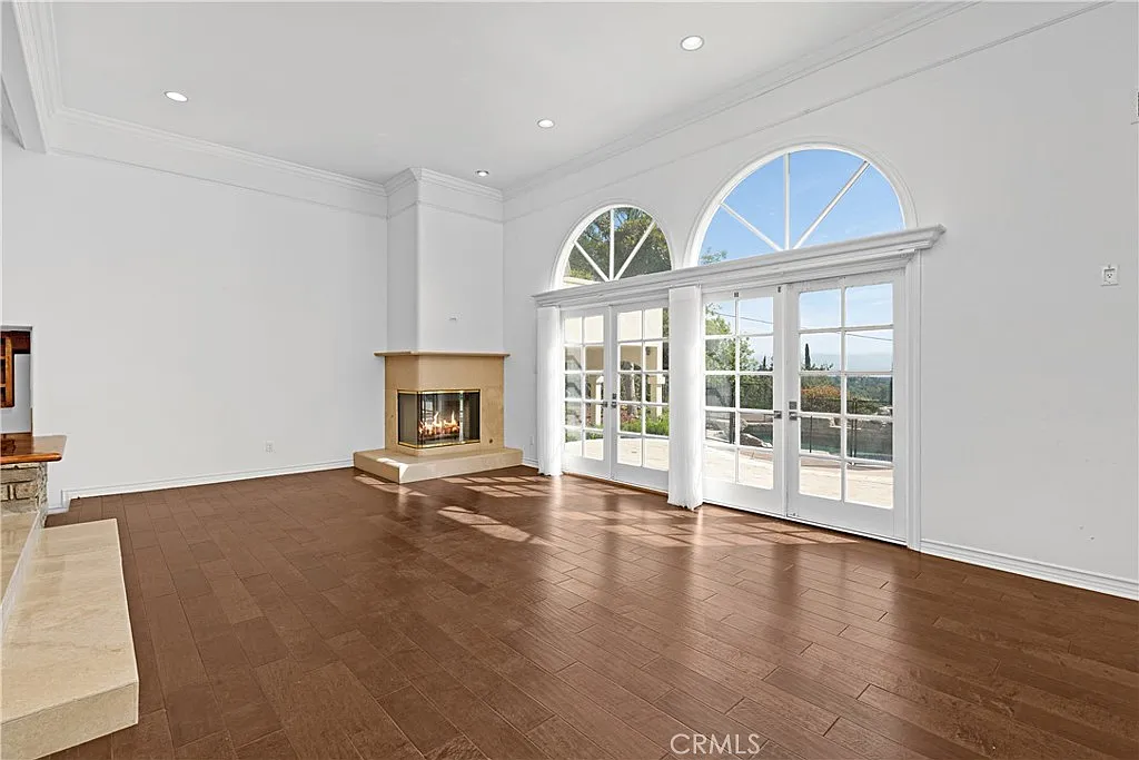 3 bed, 2.5 bath, 2975 sqft, $7,200 — Photo 4