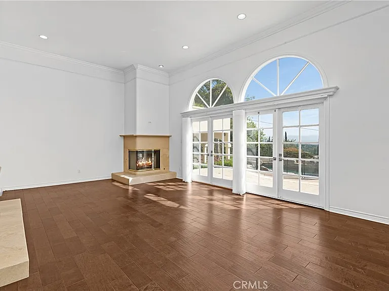 23900 Berdon St — Photo 4