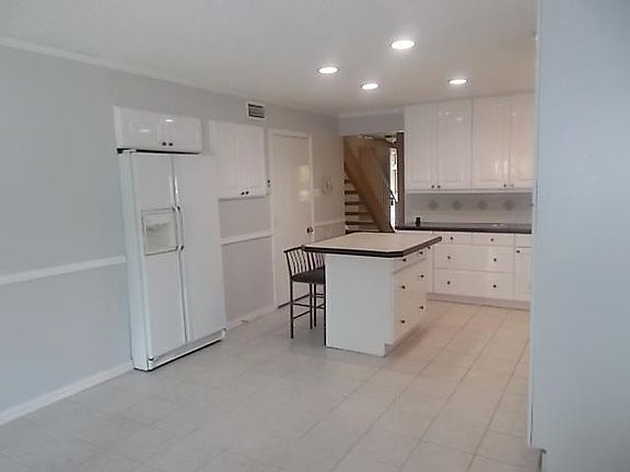 5th image of 5230 Sarasota Dr