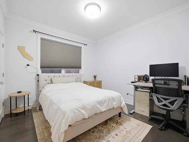 2341 W Roscoe St #2W — Photo 17