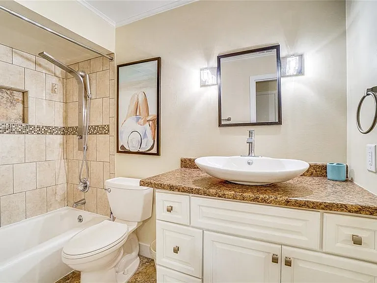 404 S Oak Ave — Photo 12