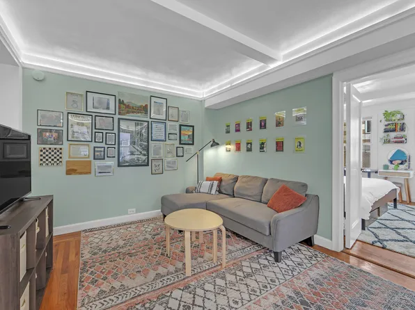 333 East 43rd Street image 6 of 21