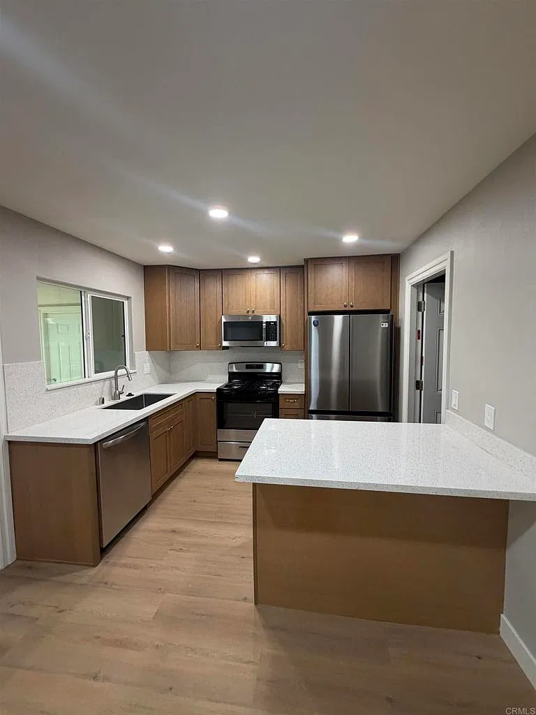 4 bed, 1345 sqft, $4,400 — Photo 1