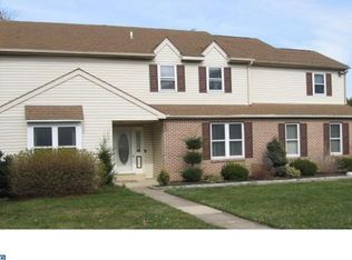 3 Roy Ln, Huntingdon Valley, PA 19006