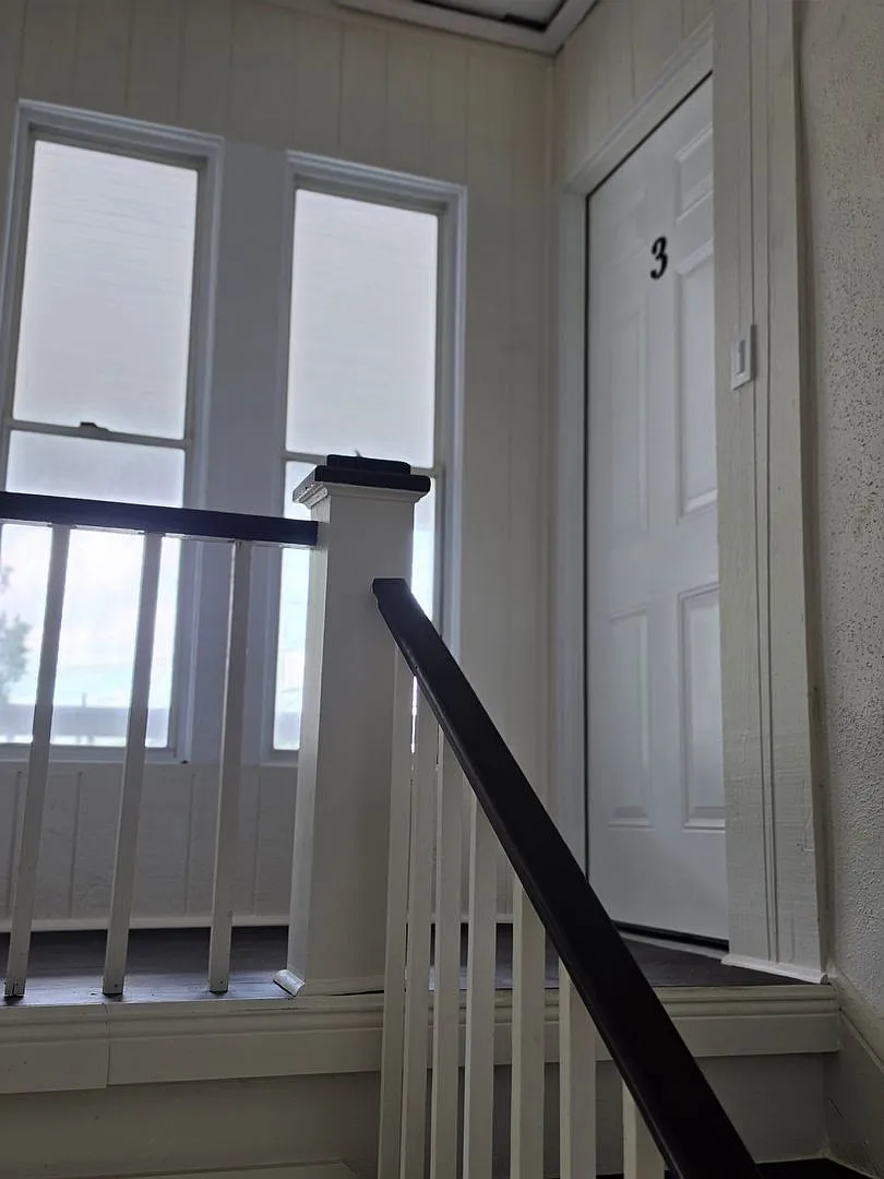202 Luella Ct — Photo 4