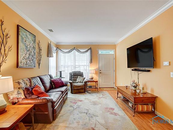 5th image of 1626 Brooklynn Park E