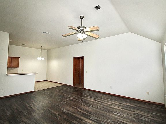 3rd image of 1304 Commerce Dr #1
