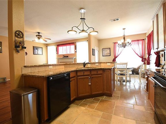 5th image of 624 Primavera Dr