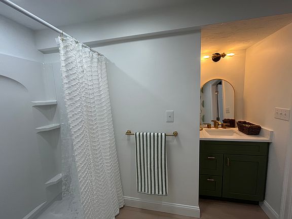 5th image of 103 Meadow Creek Dr #1