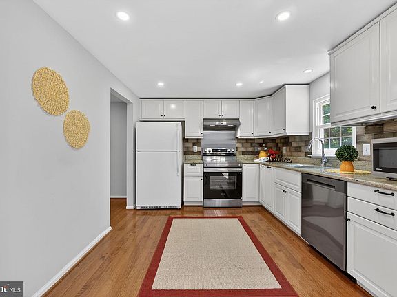 5th image of 10041 Chestnut Wood Ln