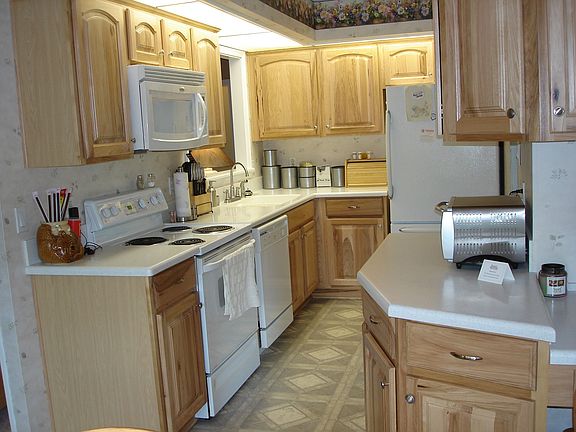 Newly updated Kitchen w/ Corian