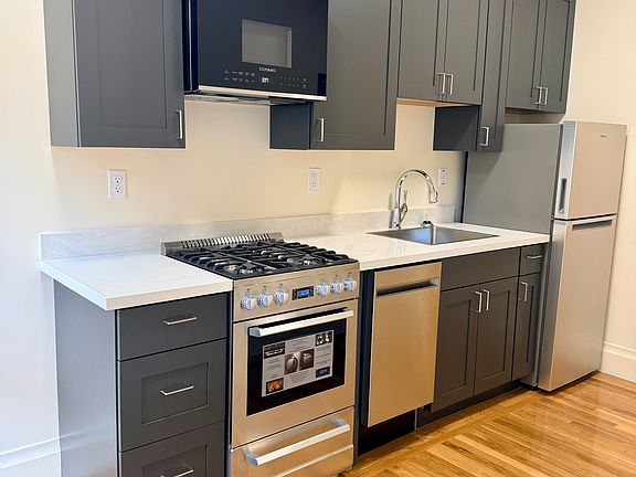 3rd image of 1202 Hampshire St APT 5