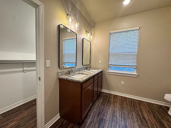 4th image of 305 Maple Ave