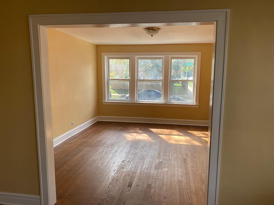 1st image of 4860 W Byron St APT 1E