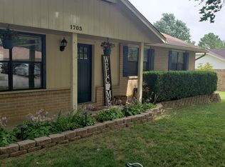 1703 Glen St, Springdale, AR 72762