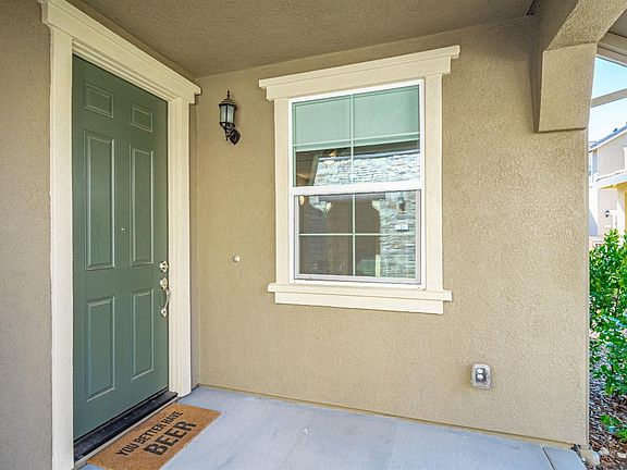 3rd image of 51 Huddlestone Cir