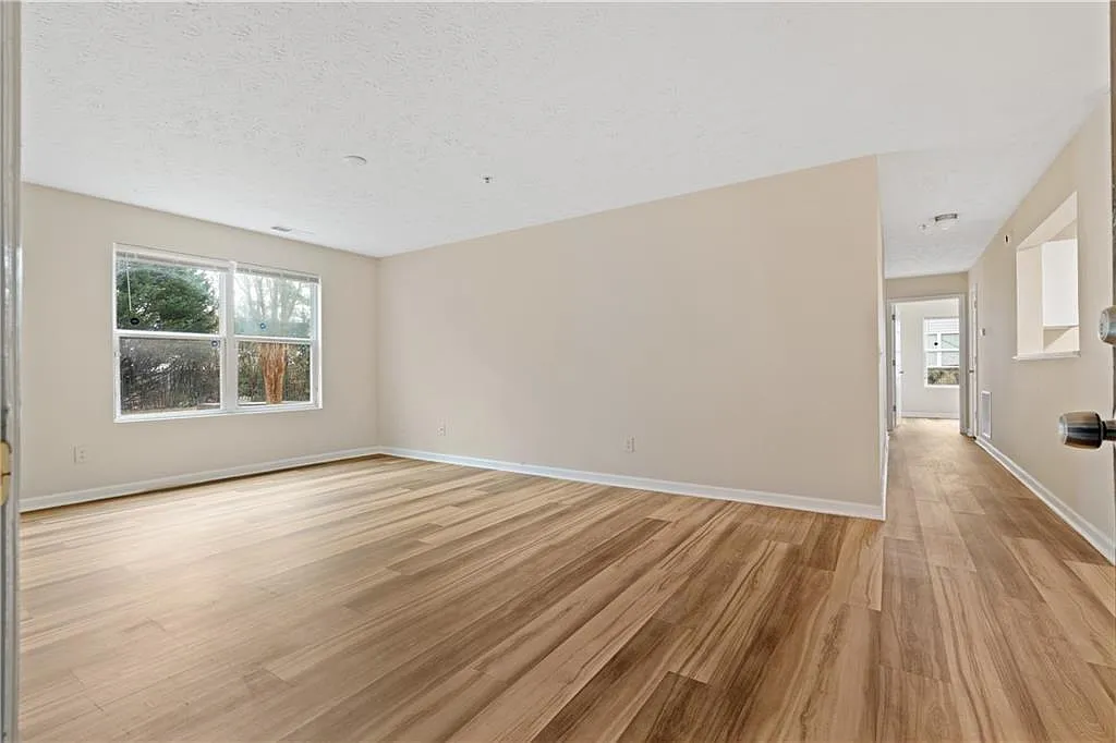 3 bed, 2.0 bath, 1292 sqft, $1,770 — Photo 4