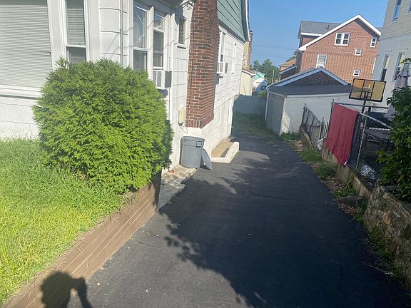 5th image of 144 Seminary Ave #3