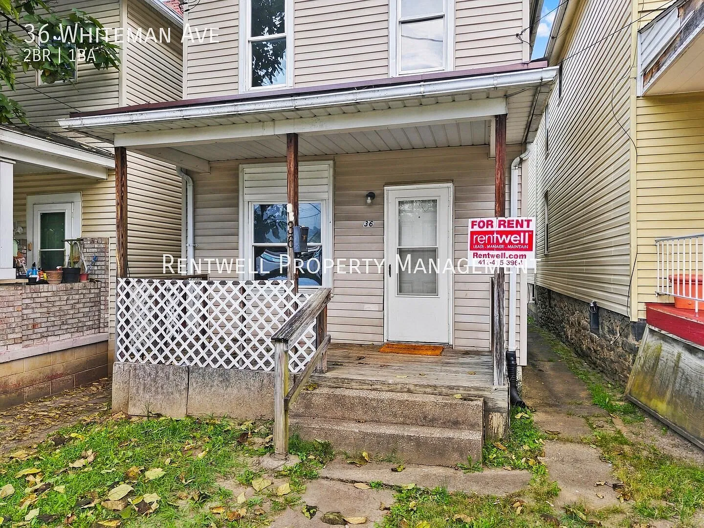 Charming 2-Bedroom Home with Front Porch & Backyard — Photo 2