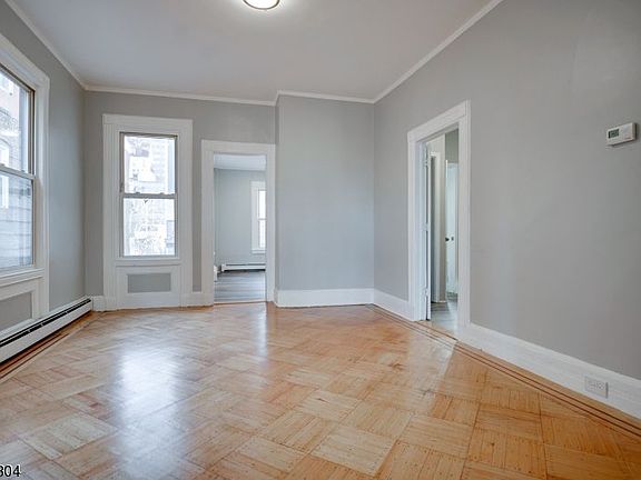 5th image of 398 Summer Ave #2