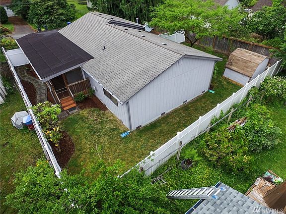 2nd image of 2116 Boundary St SE