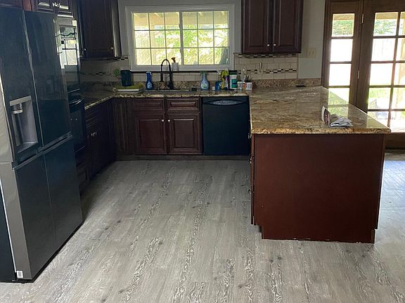 3rd image of 3222 Birch Creek Dr