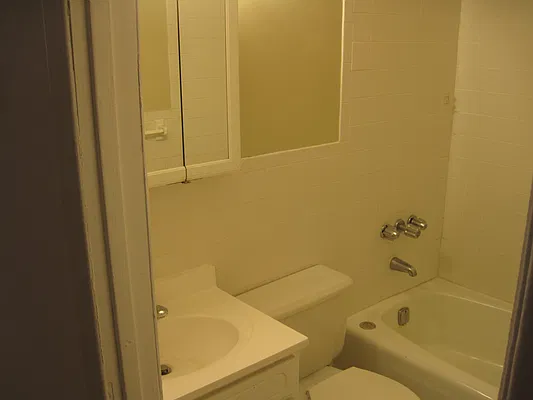Rented by 18 REALTY | media 12