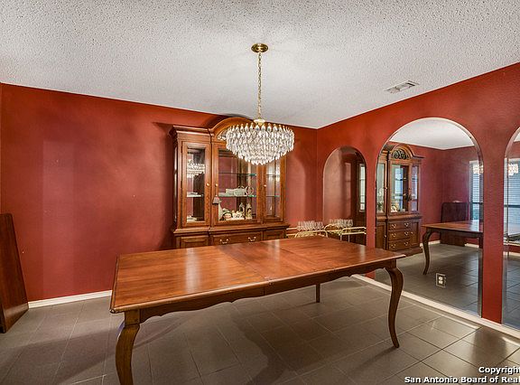5th image of 402 Country Wood Dr