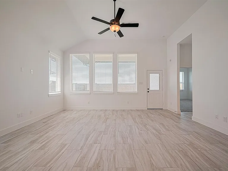 3328 Voda Bend Dr — Photo 11