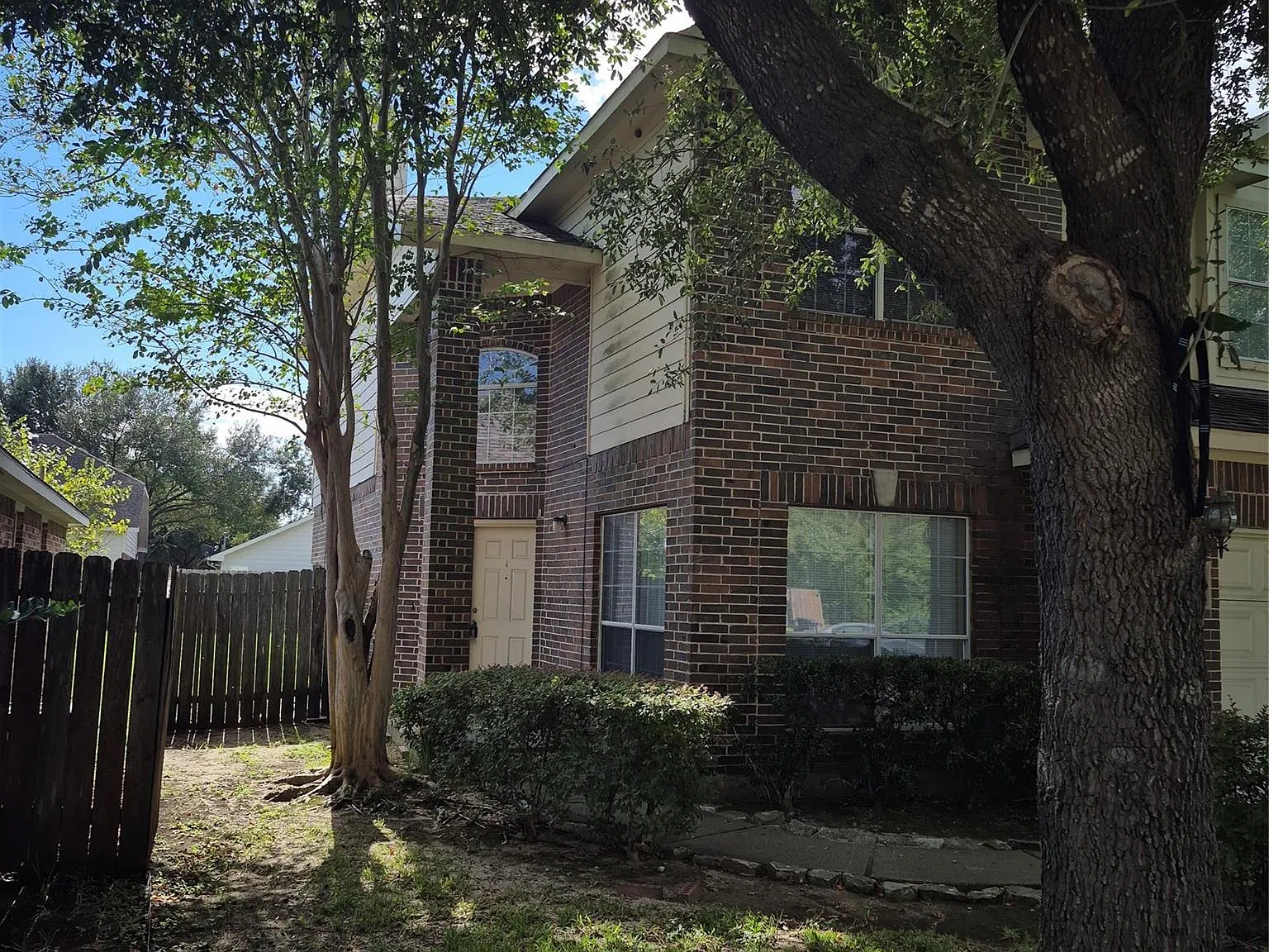 3 bed, 2.5 bath, 2193 sqft, $1,995 — Photo 3