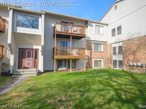 30074 W Twelve Mile Rd Unit 114, Farmington, MI 48334