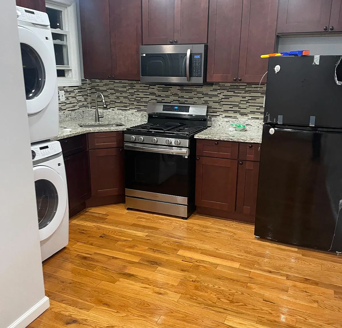 2 bed, 1300 sqft, $2,100 — Photo 1