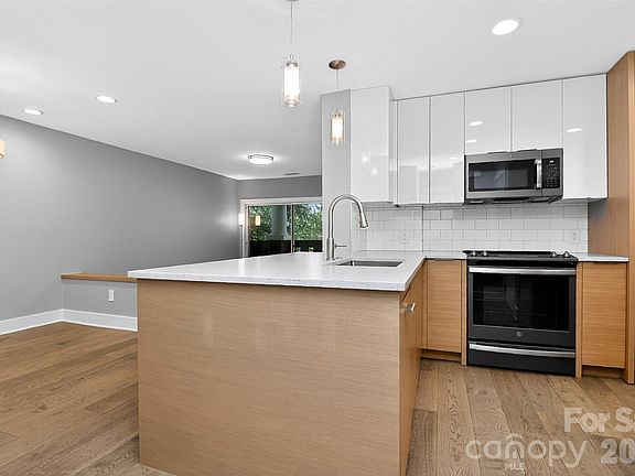 5th image of 603 Queens Rd APT B