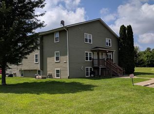 2218 Emerald Dr APT 10, Davenport, IA 52804