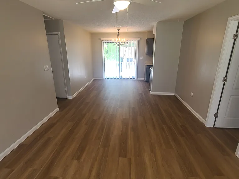 117 Pinoak Ct — Photo 2
