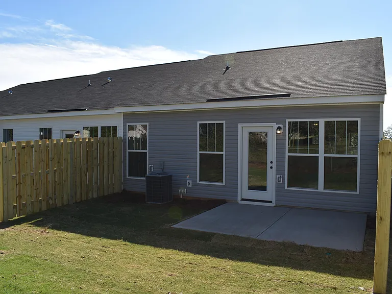 560 Hardy Point — Photo 12