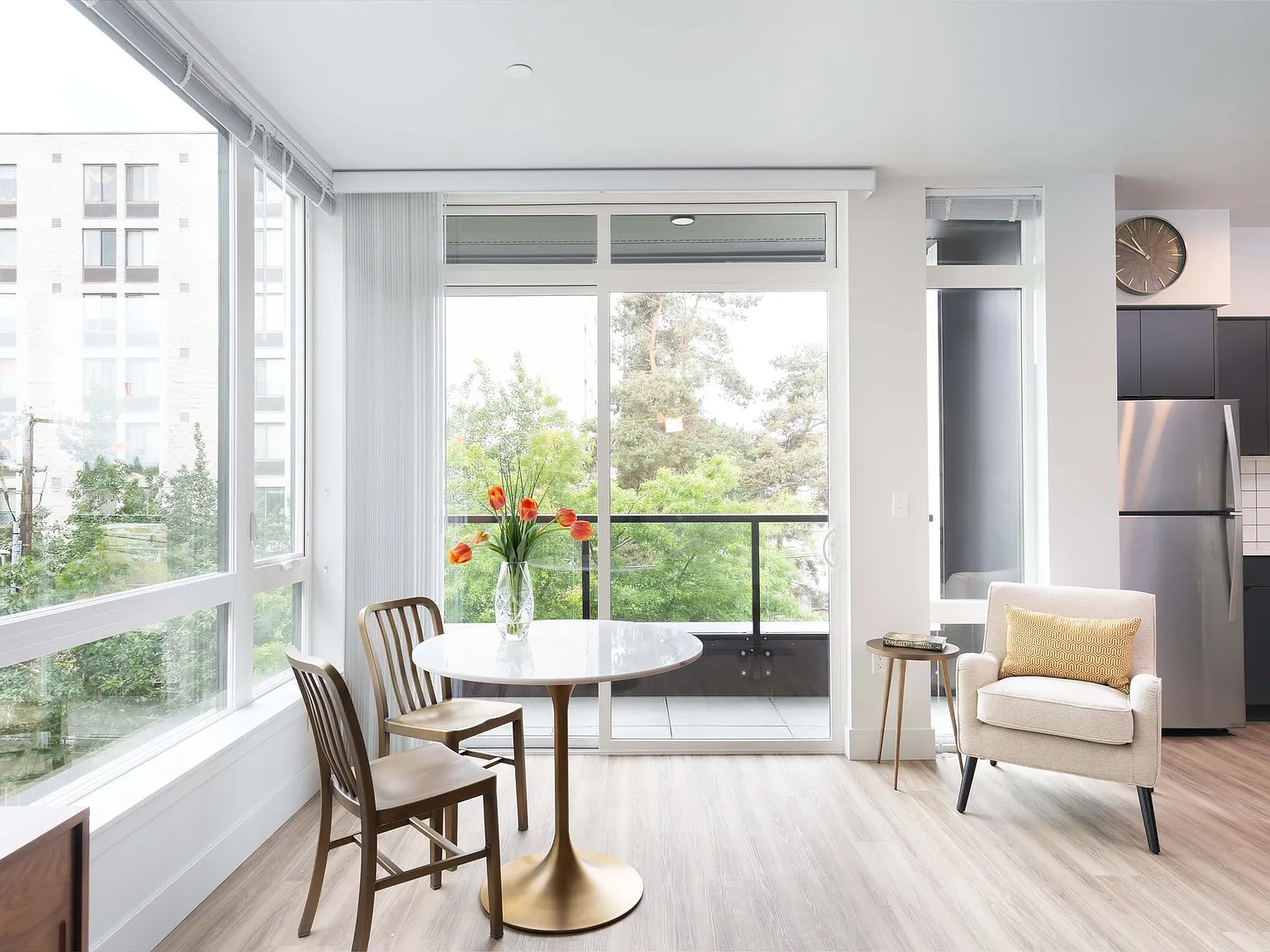 Adell Apartments — Photo 4