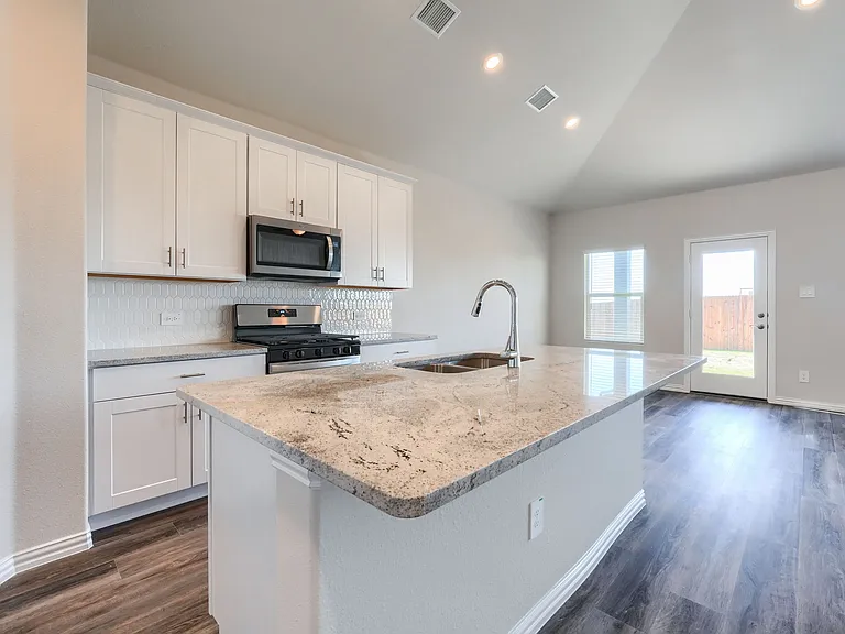906 Jennie St — Photo 15