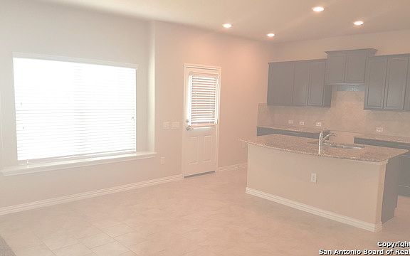 4th image of 730 Pelican Bch