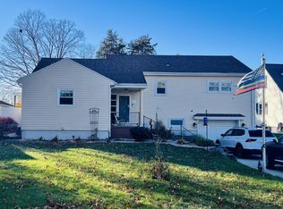 911 Parks Ln, Ottawa, IL 61350