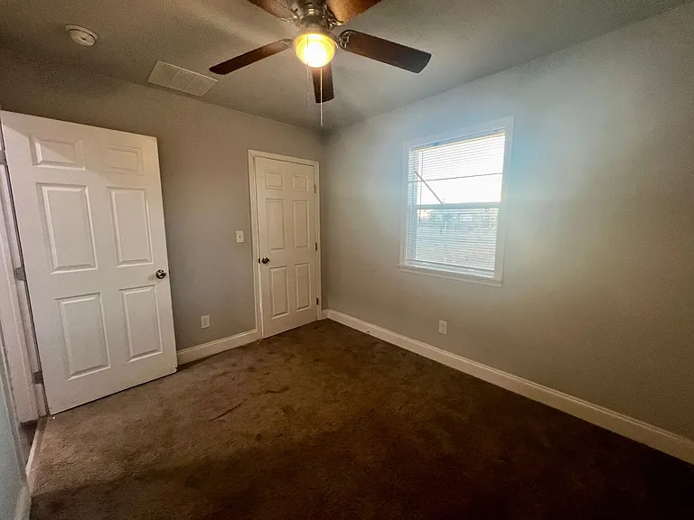 420 S 2nd St — Photo 7