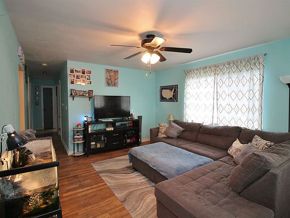 2nd image of 909 W Cleveland St
